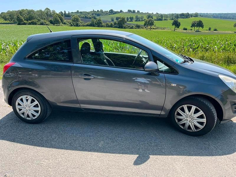 Grau Gebraucht 2012 Opel Corsa Kleinwagen | 1.850 € (Superpreis) - Bild 1/4