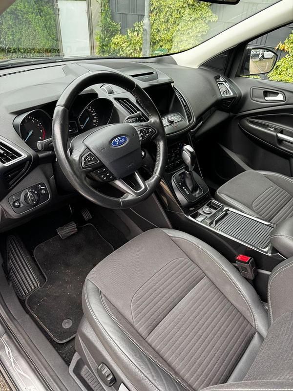 Używany Ford Kuga Trend 182 KM (133 kW) 2017 Czarny SUV