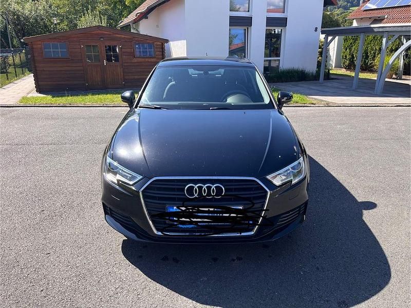 Schwarz Gebraucht 2017 Audi A3 Sportback Sport Limousine | 12.899 € (Guter Preis) - Bild 1/4