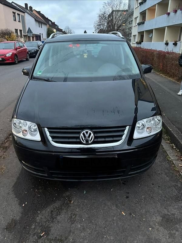 Schwarz Gebraucht 2006 VW Touran Van / Kleinbus | 900 € (Superpreis) - Bild 1/4