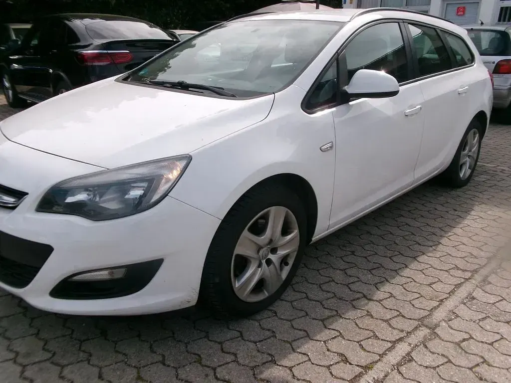 Gebraucht Opel Astra Edition 165 PS (121 kW) 2014 Weiß Kombi