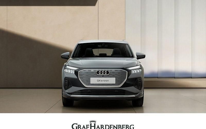 Grau Neu 2026 Audi Q4 e-tron SUV | 48.421 € (Guter Preis) - Bild 1/4