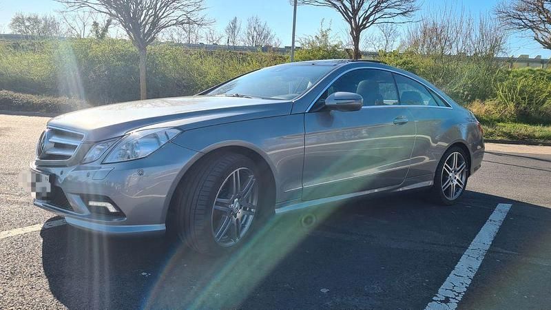 Grau Gebraucht 2009 Mercedes E500 AMG Coupé | 17.800 € (Guter Preis) - Bild 1/4