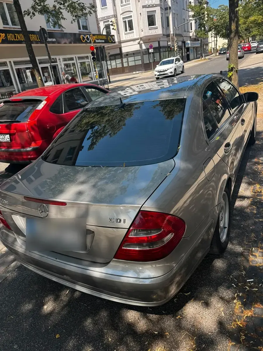 Gebraucht Mercedes E220 170 PS (125 kW) 2004 Gold Limousine