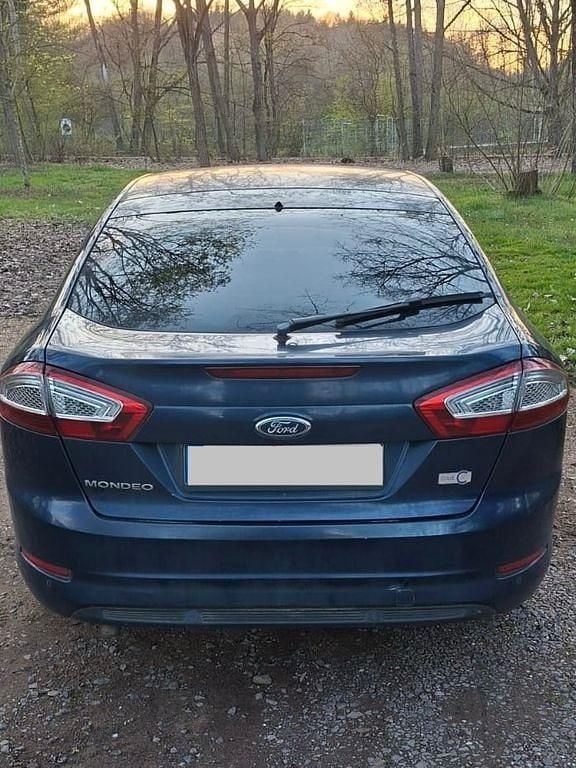 Gebraucht Ford Mondeo Titanium 163 PS (119 kW) 2013 Blau Limousine