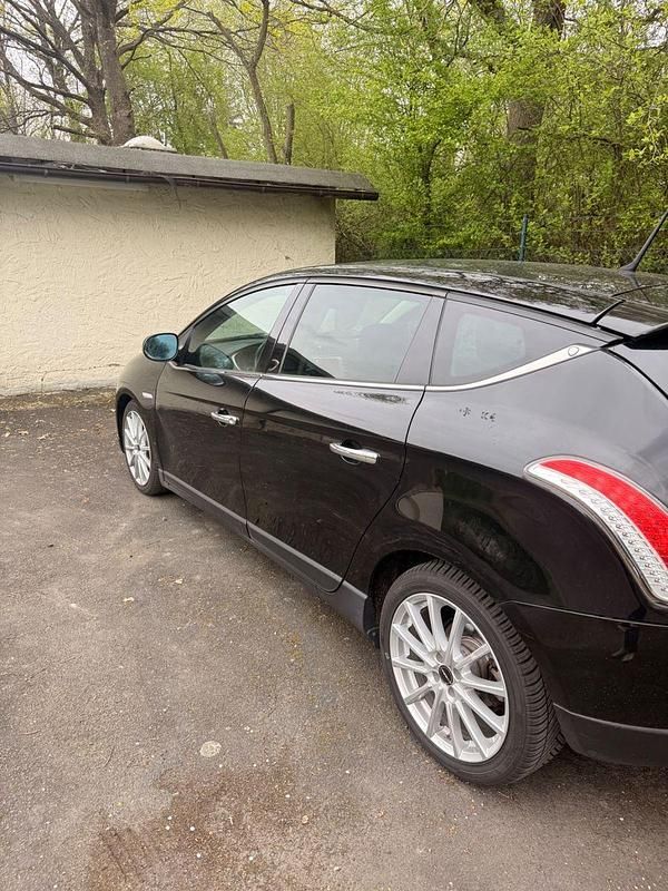 Gebraucht Lancia Delta 120 PS (88 kW) 2008 Schwarz Kleinwagen