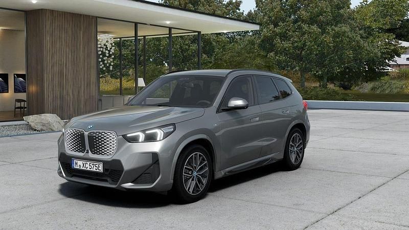 Silber Neu 2025 BMW iX1 M Sport SUV | 49.998 € (Fairer Preis) - Bild 1/2