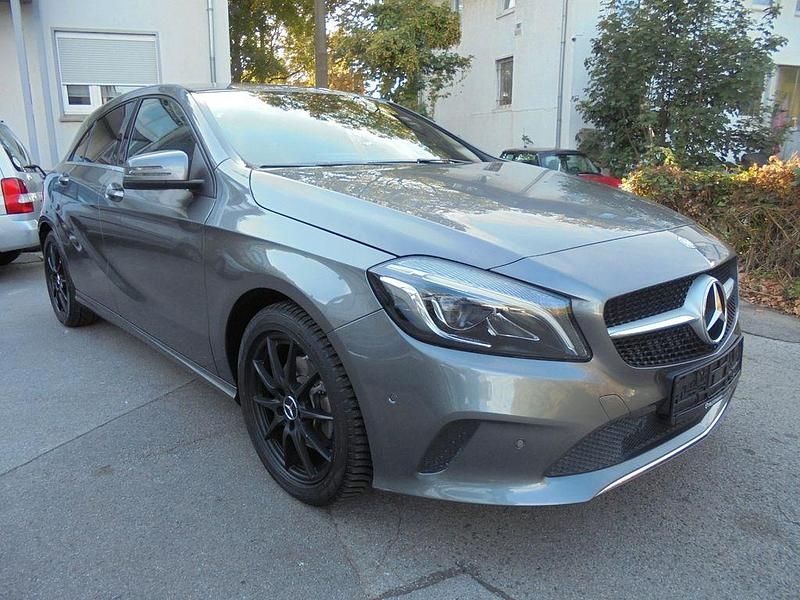 Grau Gebraucht 2017 Mercedes A200 Limousine | 16.900 € (Guter Preis) - Bild 1/4