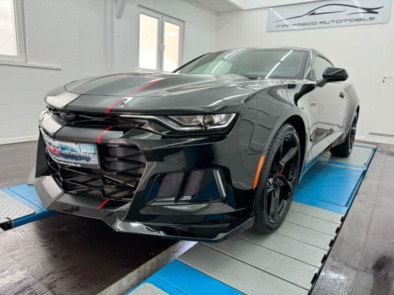 Schwarz (metallic) Gebraucht 2021 Chevrolet Camaro Coupé | 33.990 € (Guter Preis) - Bild 1/4