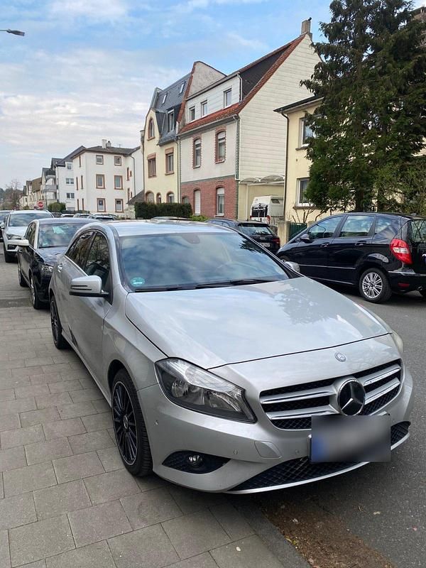 Gebraucht Mercedes A180 120 PS (88 kW) 2012 Silber Limousine