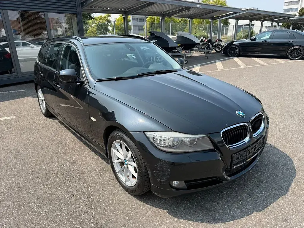 Gebraucht BMW 318 Sport Line 143 PS (105 kW) 2012 Schwarz Kombi