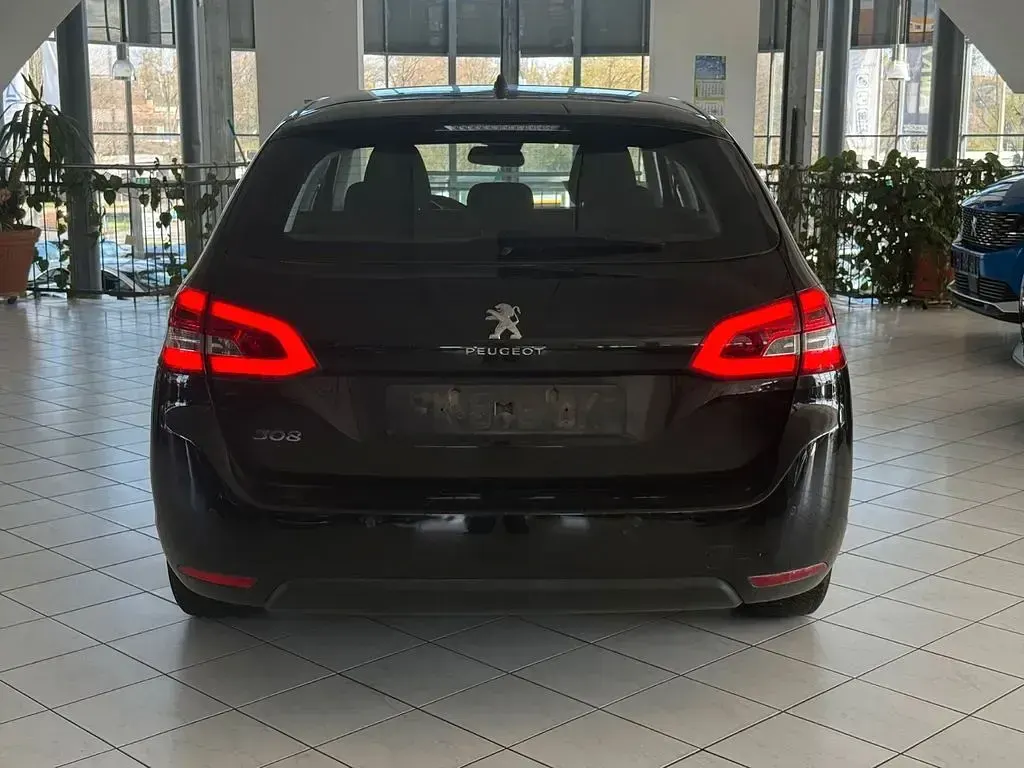 Gebraucht Peugeot 308 SW Active 131 PS (96 kW) 2019 Schwarz Kombi
