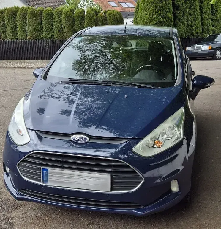 Używany Ford B-MAX SYNC Edition 101 KM (74 kW) 2015 Niebieski Minivan