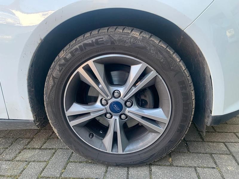 Gebraucht Ford Focus 101 PS (74 kW) 2014 Weiß Kombi