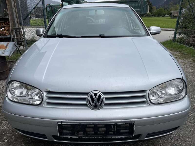 Silber Gebraucht 2003 VW Golf IV Pacific Limousine | 500 € (Superpreis) - Bild 1/4