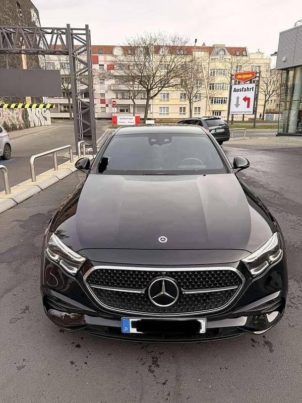 Schwarz Gebraucht 2023 Mercedes E220 AMG Line Premium Plus Limousine | 72.999 € - Bild 1/4