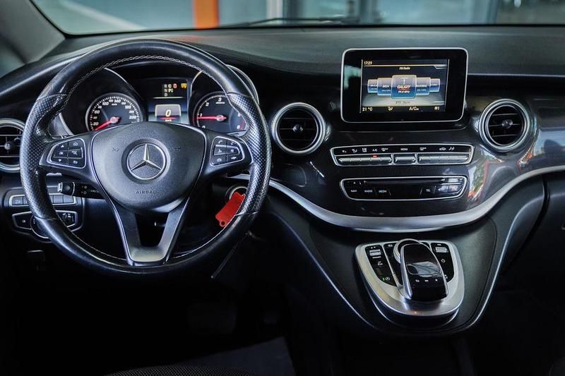 Gebraucht Mercedes V250 190 PS (139 kW) 2017 Blau Van / Kleinbus