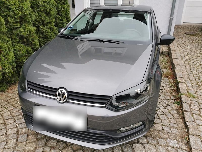 Gebraucht VW Polo 60 PS (44 kW) 2014 Grau Limousine