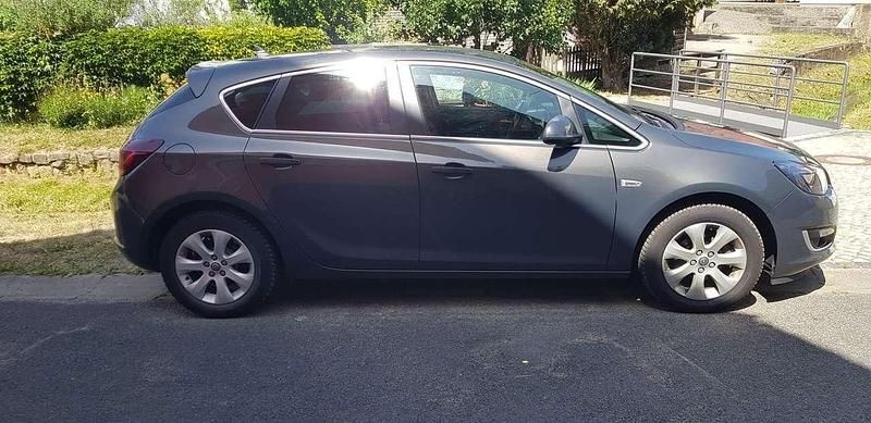 Gebraucht Opel Astra Exklusiv 140 PS (102 kW) 2015 Limousine