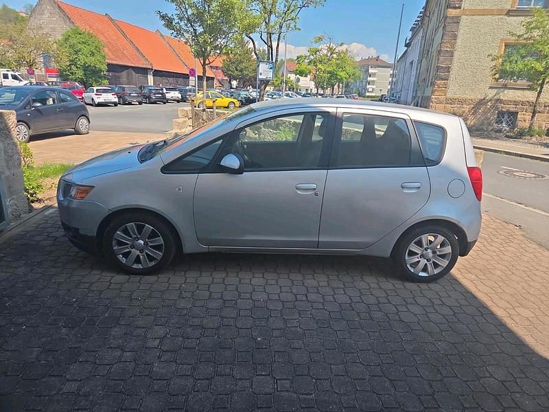 Gebraucht Mitsubishi Colt 95 PS (69 kW) 2009 Silber Kleinwagen