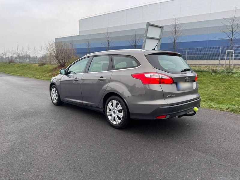 Używany Ford Focus Titanium 150 KM (110 kW) 2011 Szary Kombi