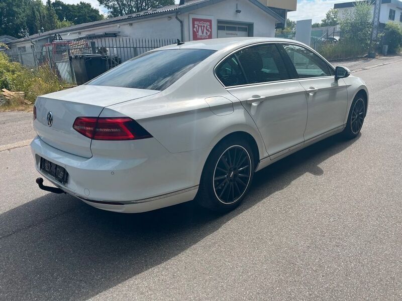 Gebraucht VW Passat Highline 150 PS (110 kW) 2017 Weiß Limousine