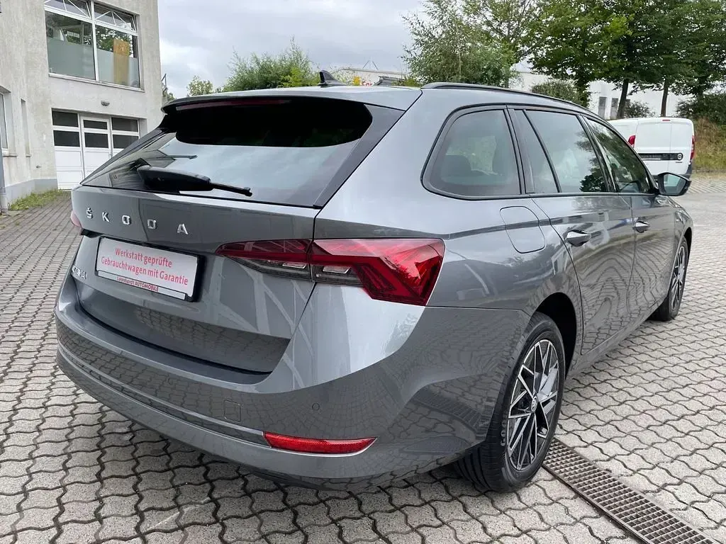 Gebraucht Skoda Octavia Clever 150 PS (110 kW) 2022 Grau Kombi