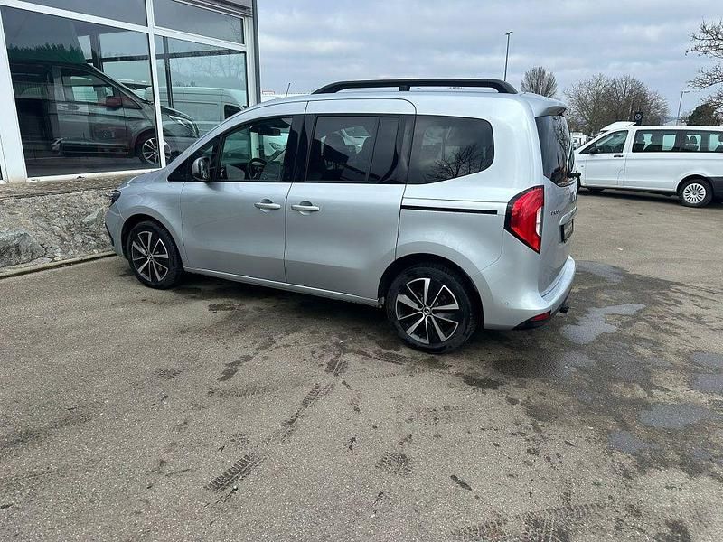 Gebraucht Mercedes T180 Progressive 116 PS (85 kW) 2022 Helvinsilber Van / Kleinbus