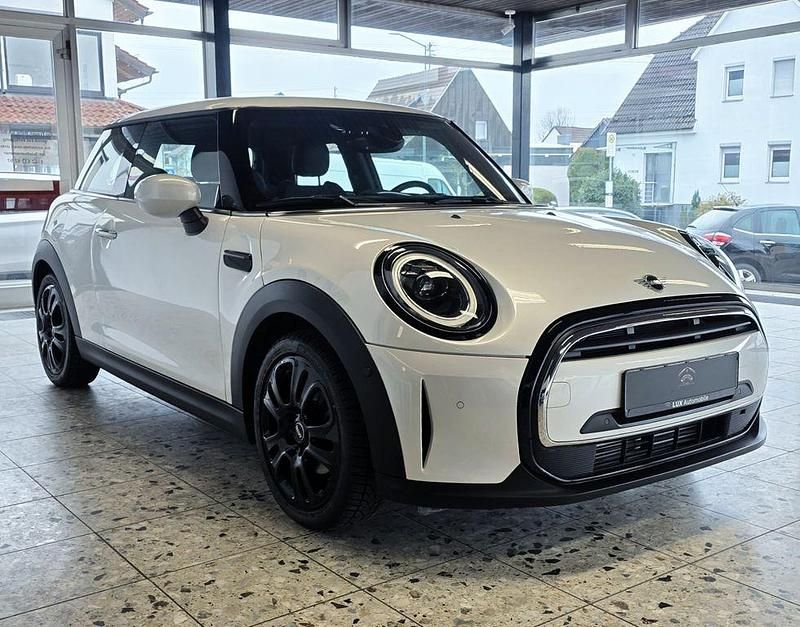 Weiß Gebraucht 2023 Mini Cooper Classic Kleinwagen | 20.990 € (Guter Preis) - Bild 1/4