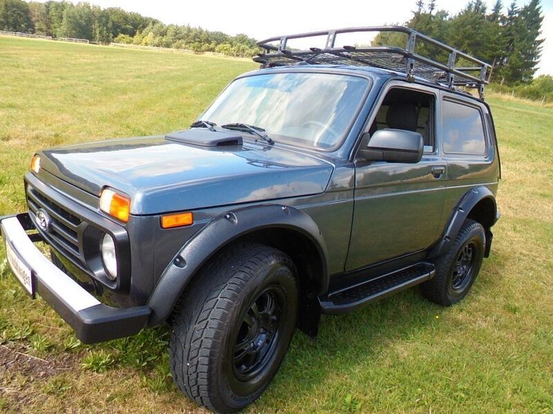 Grau Gebraucht 2021 Lada niva SUV | 15.999 € (Fairer Preis) - Bild 1/4