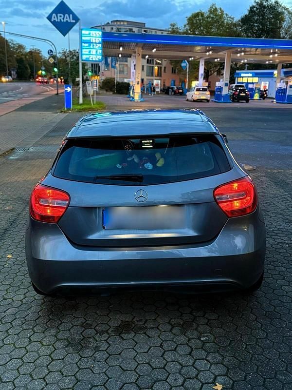 Gebraucht Mercedes A180 122 PS (89 kW) 2013 Grau Limousine