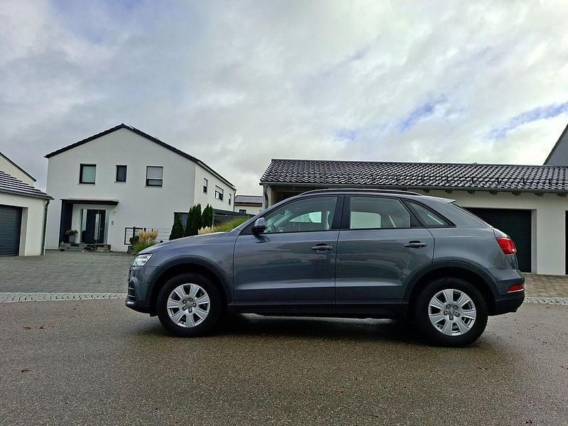 Grau Gebraucht 2018 Audi Q3 Ambiente SUV | 17.200 € (Superpreis) - Bild 1/4