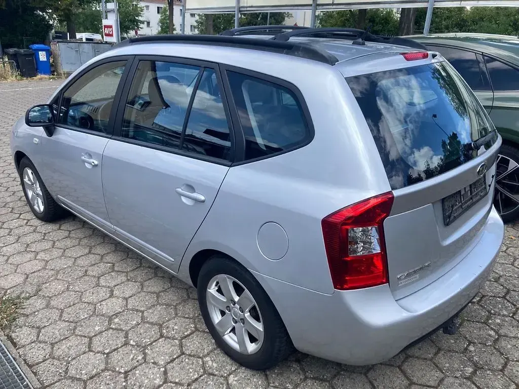 Gebraucht Kia Carens EX 144 PS (105 kW) 2009 Silber Van / Kleinbus