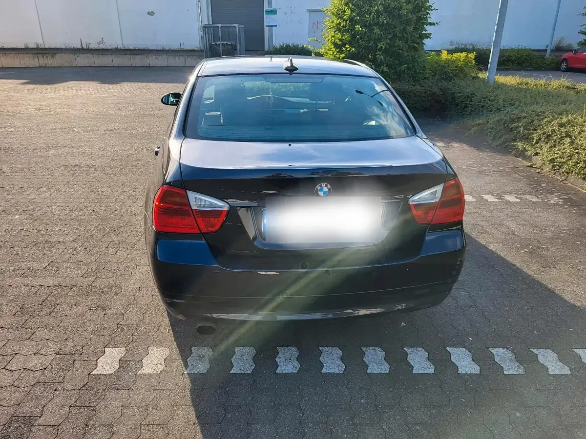 Gebraucht BMW 320 150 PS (110 kW) 2006 Blau Limousine