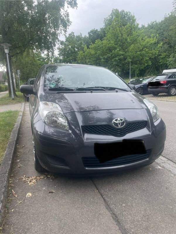 Grau Gebraucht 2011 Toyota Yaris Kleinwagen | 4.450 € (Fairer Preis) - Bild 1/4