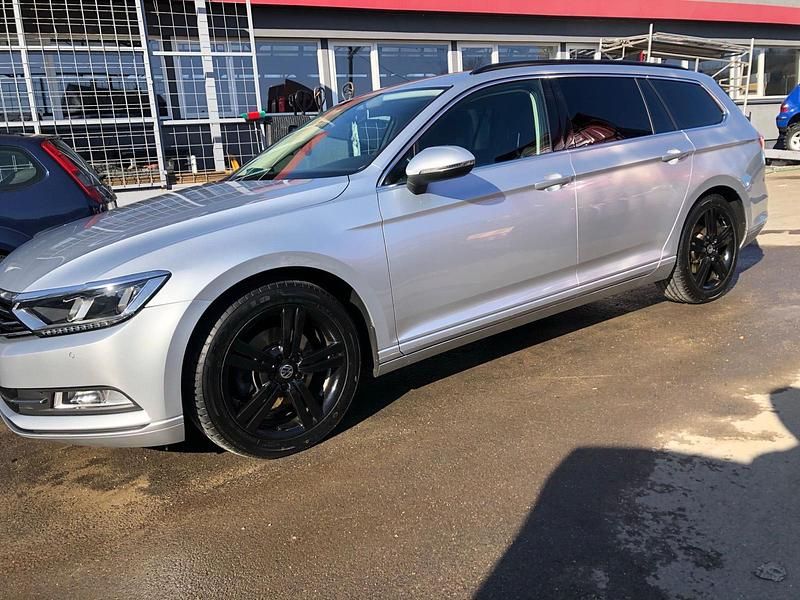 Silber Gebraucht 2015 VW Passat Kombi | 8.000 € (Teuer) - Bild 1/4