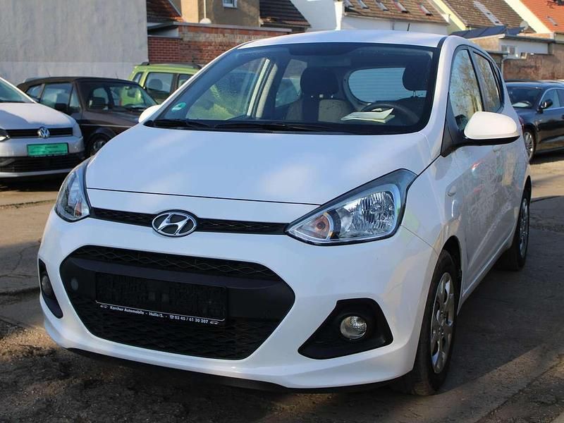 Gebraucht Hyundai i10 Style 87 PS (63 kW) 2016 Polar white / sol Kleinwagen