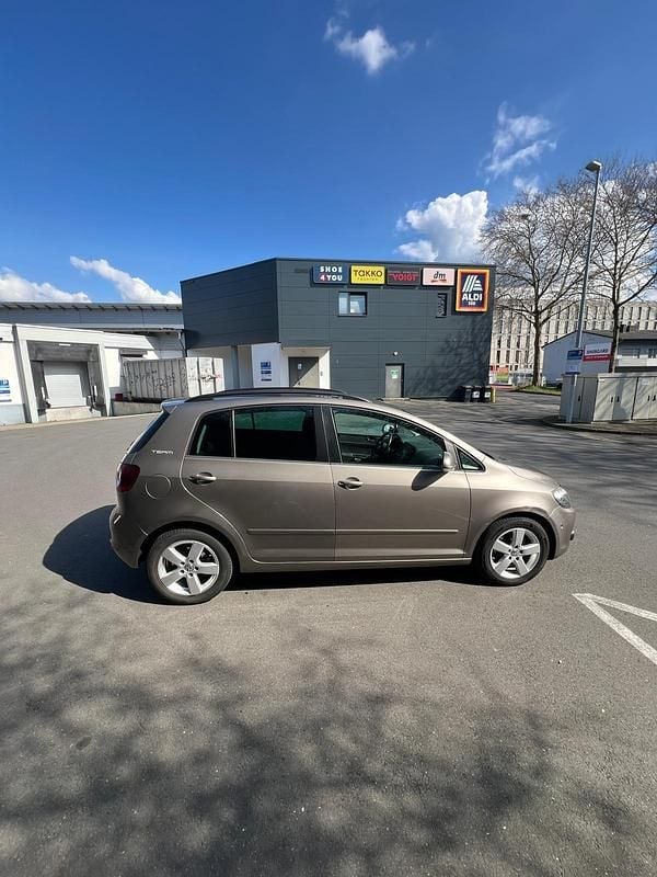 Gebraucht VW Golf Plus Team 122 PS (89 kW) 2011 Braun Van / Kleinbus