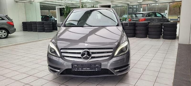 Gebraucht Mercedes B200 156 PS (114 kW) 2013 Grau Van / Kleinbus