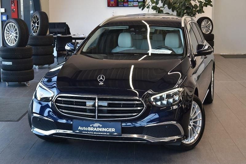 Blau Gebraucht 2021 Mercedes E220 Exclusive Limousine | 28.950 € (Superpreis) - Bild 1/4