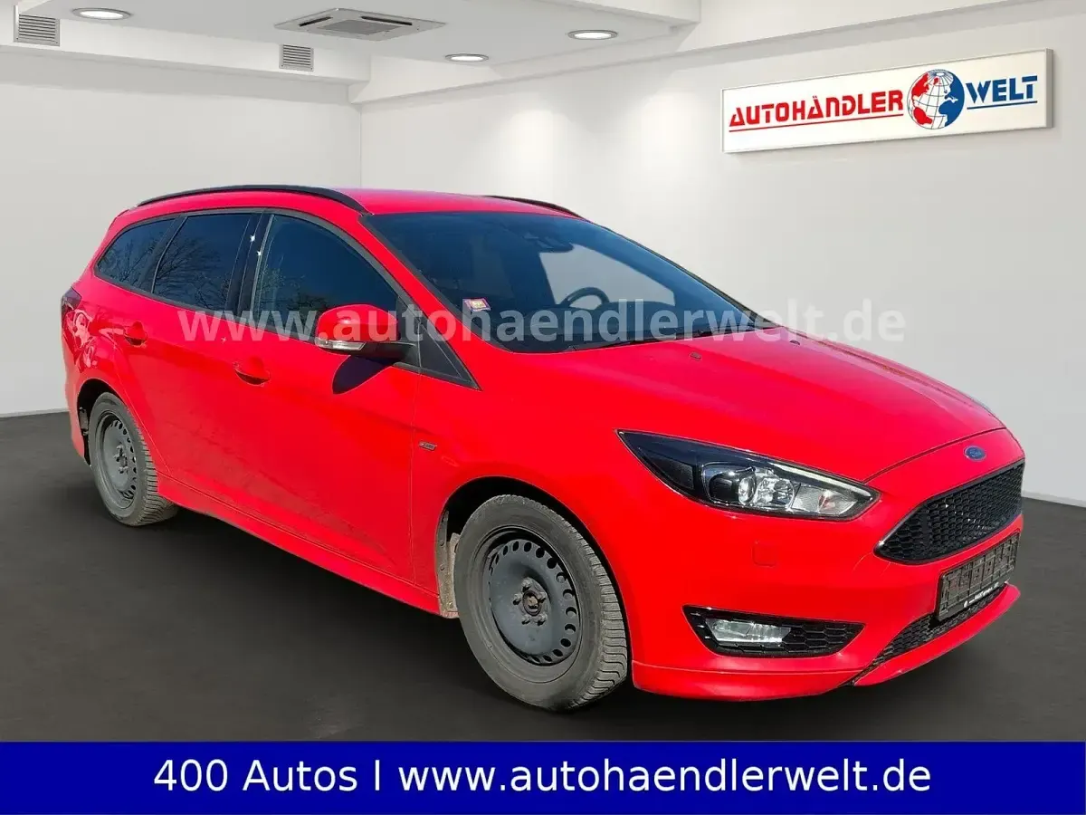 Gebraucht Ford Focus ST-Line 140 PS (102 kW) 2018 Rot Limousine