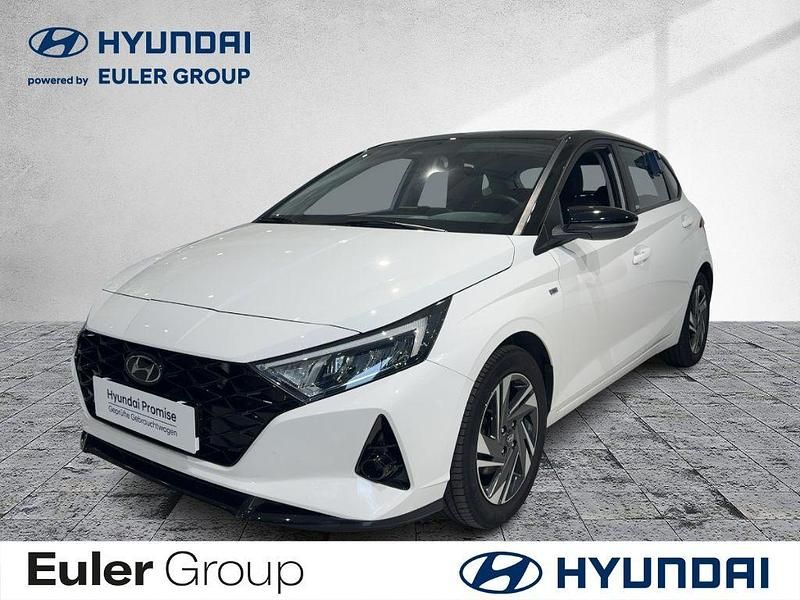 Weiss Gebraucht 2021 Hyundai i20 Trend Limousine | 13.490 € (Superpreis) - Bild 1/4