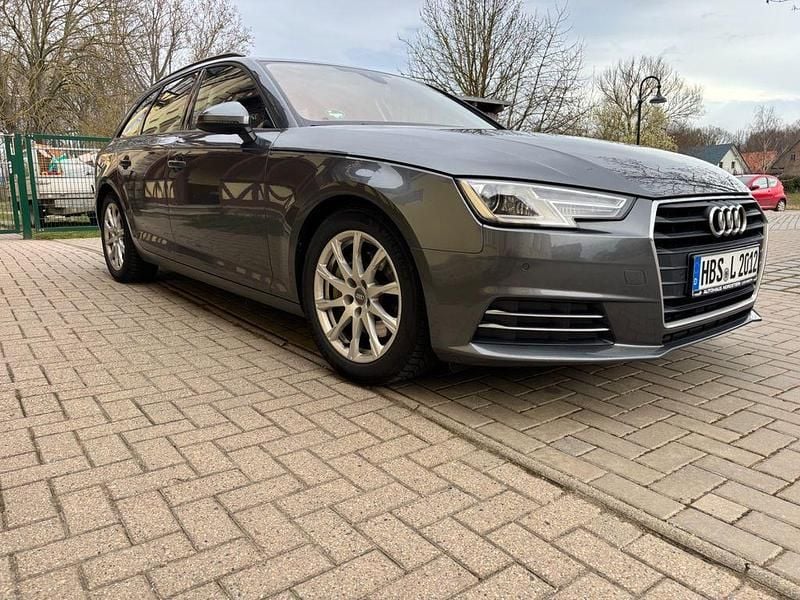 Gebraucht Audi A4 Ambiente 190 PS (139 kW) 2017 Grau Kombi