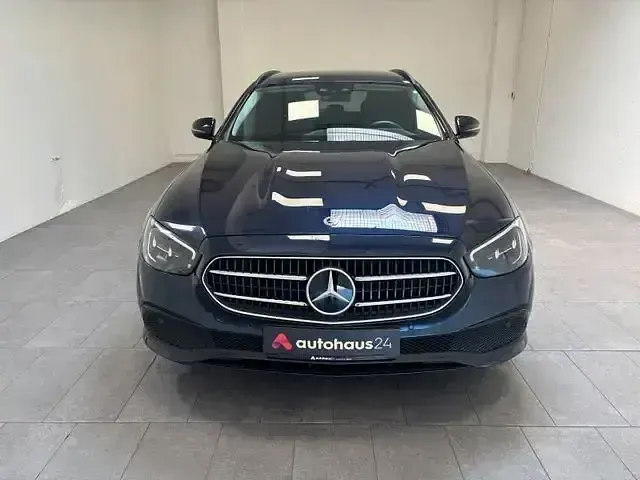Gebraucht Mercedes E200 Avantgarde 211 PS (155 kW) 2022 Blau Kombi