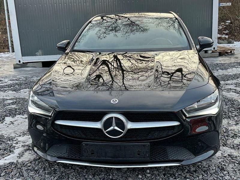 Gebraucht Mercedes CLA200 Shooting Brake 150 PS (110 kW) 2022 Schwarz Kombi