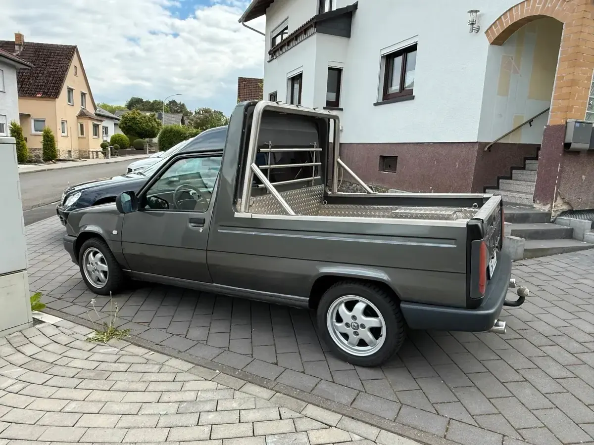 Używany Renault Rapid 74 KM (54 kW) 1993 Szary Pickup