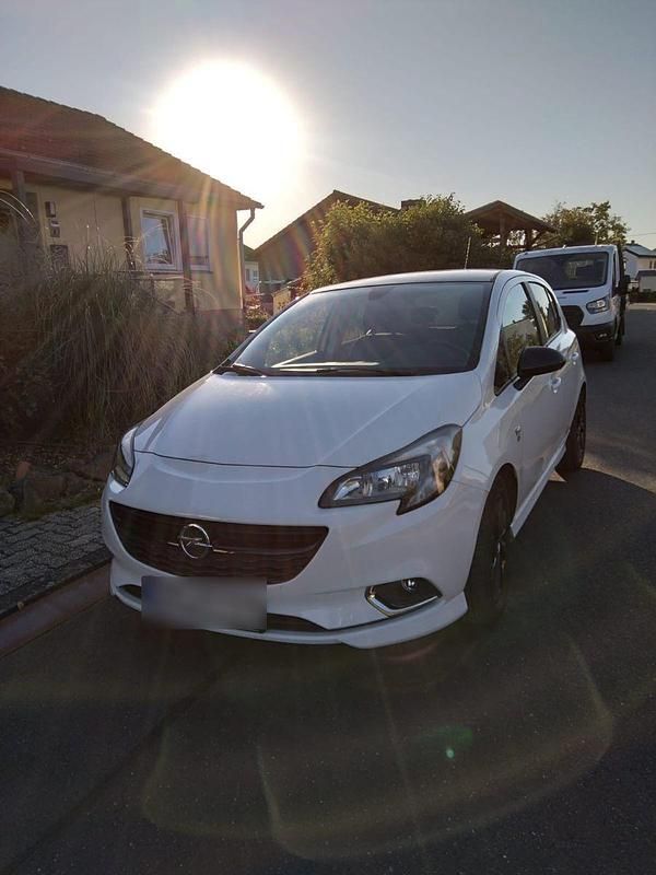 Weiß Gebraucht 2017 Opel Corsa Color Edition Kleinwagen | 8.100 € (Fairer Preis) - Bild 1/4
