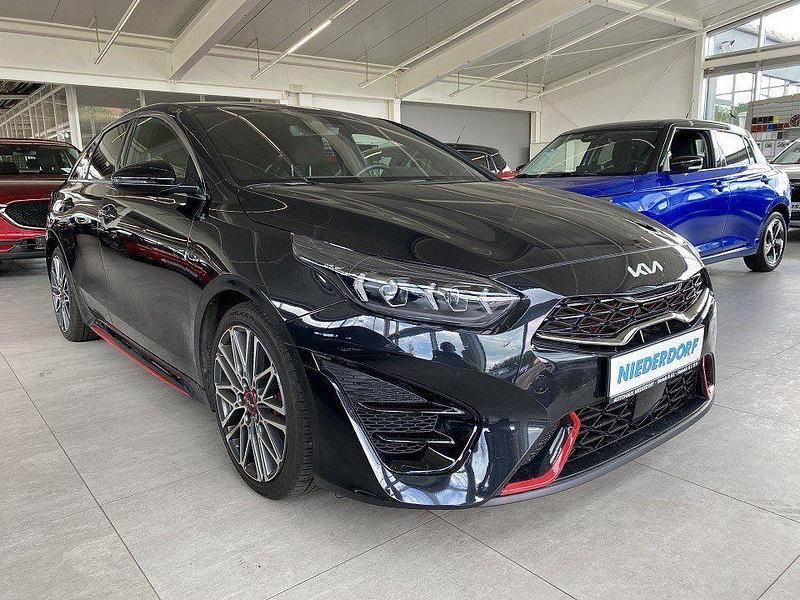 Zilinaschwarz (metallic) Gebraucht 2024 Kia ProCeed Kleinwagen | 31.500 € (Fairer Preis) - Bild 1/4