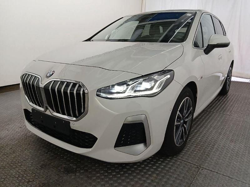 Weiß Gebraucht 2024 BMW 218 Active Tourer M Sport Van / Kleinbus | 29.990 € (Superpreis) - Bild 1/4
