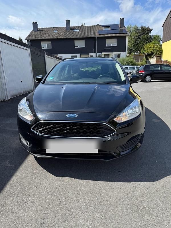 Schwarz Gebraucht 2015 Ford Focus Kombi | 3.700 € (Superpreis) - Bild 1/4